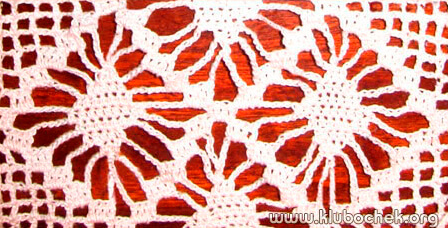 Фрагмент кружева с ажурными ромбами / www.klubochek.org